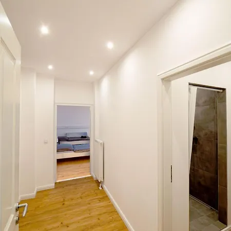 Monteurwohnung-in-villa-8-betten-wlan-tv-einbaukueche-ahrensburg-zentrum-naehe-hamburg-agrp1201